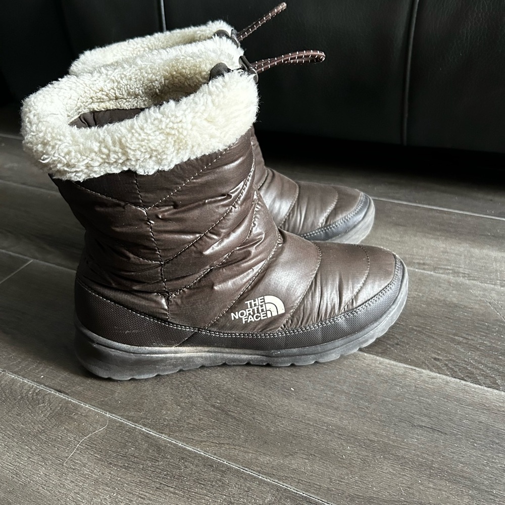 The North Face Women's Chocolate Winter Boots - Picture 2 of 7